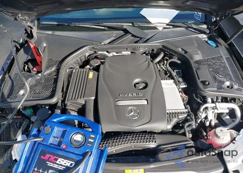 2018 Mercedes-Benz C 350E from USA, damaged, VIN 55SWF4HB2JU237709